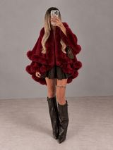 Elodie Fur Cape – Bordeaux – LIVMAE Charakterbild