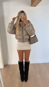 Nova Puffer Jacket – LIVMAE Charakterbild