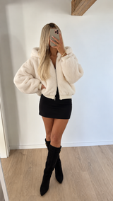 Nuage Ivoire Jacket getragen – LIVMAE Hauptbild